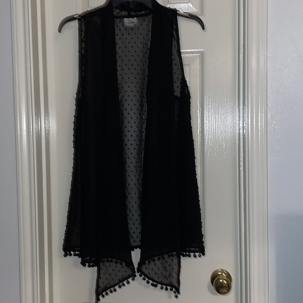 Long black sheer sleeveless cardigan‎